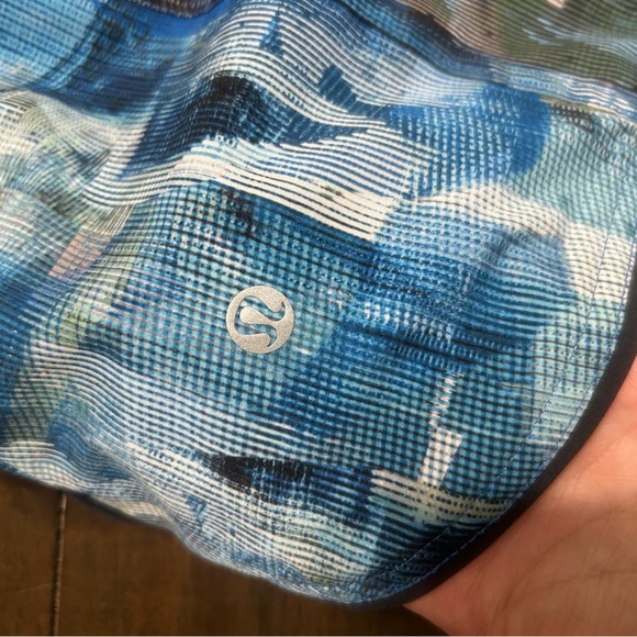 lululemon athletica Reversable Athletic Shorts - Picture 6 of 7